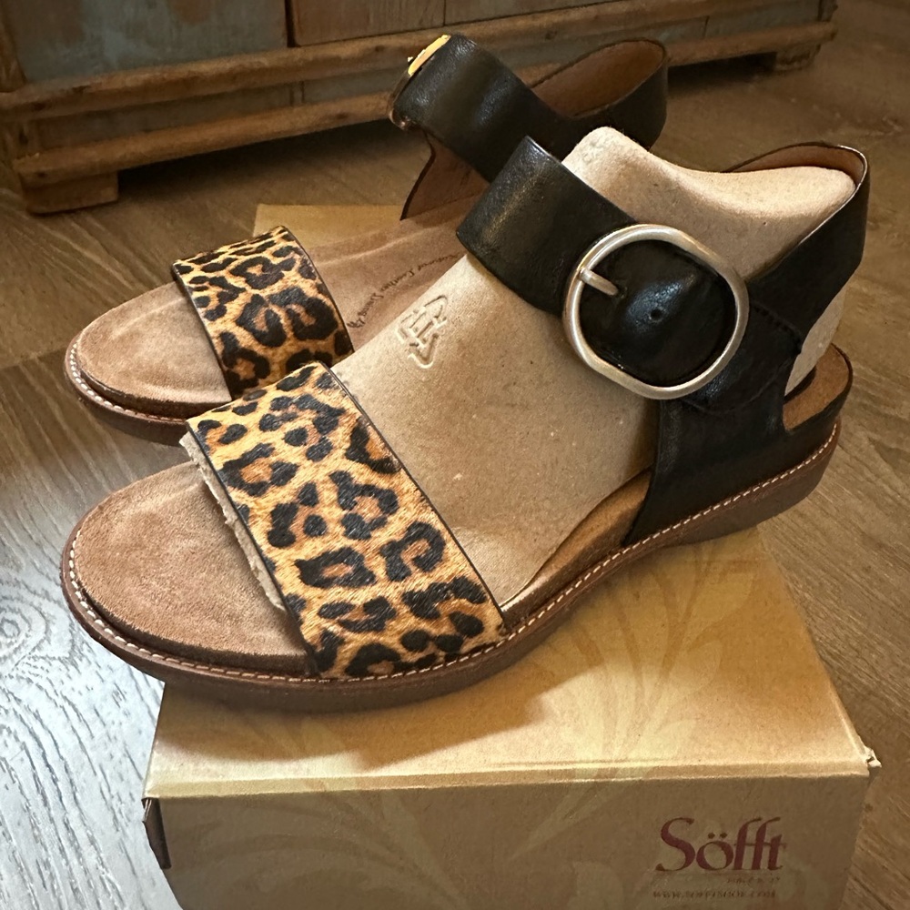 Sofft Bali Black Leopard Leather Sandal Women 7.5 Stylish Buckle Detail